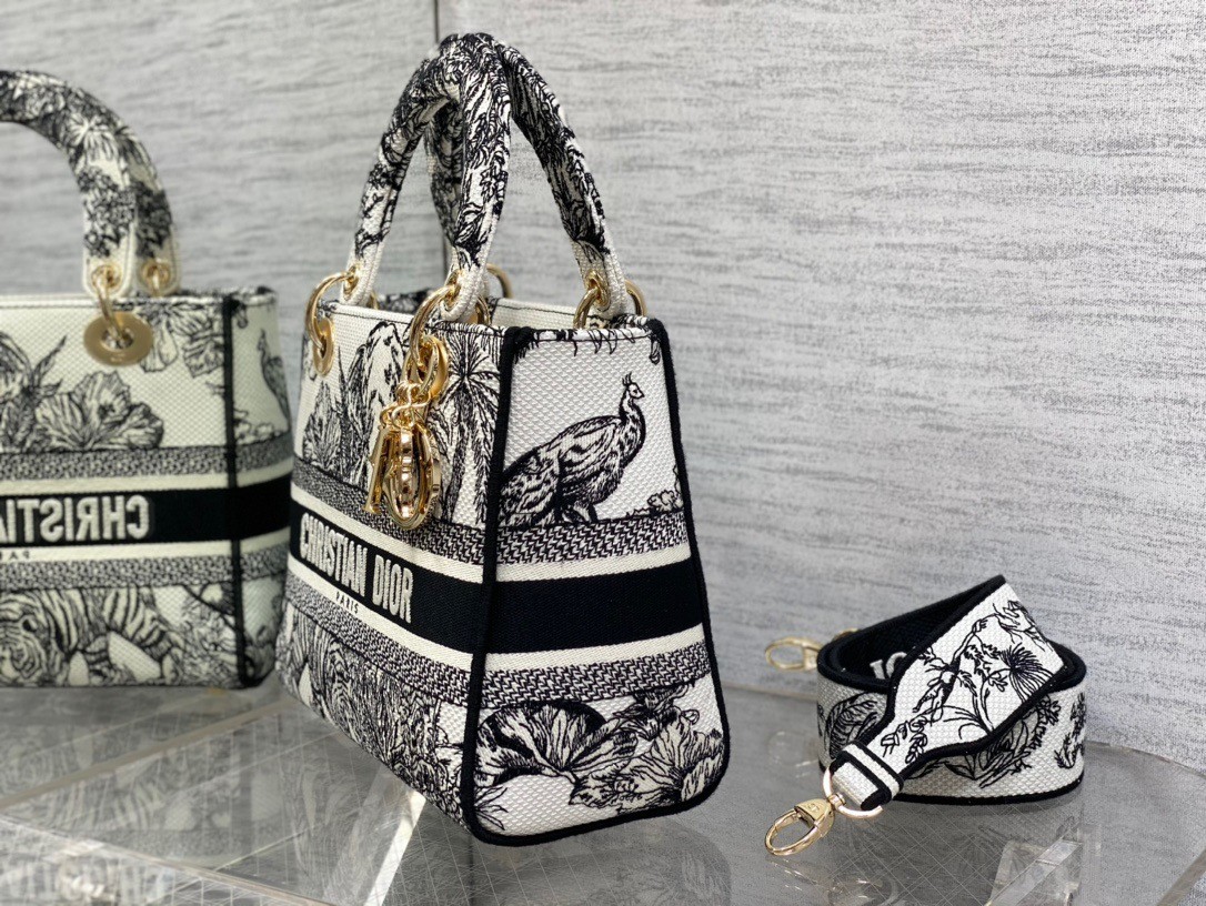 D*or lady d-lite medium bag in white toile de jouy voyage embroidery
