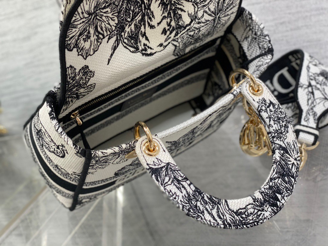 D*or lady d-lite medium bag in white toile de jouy voyage embroidery