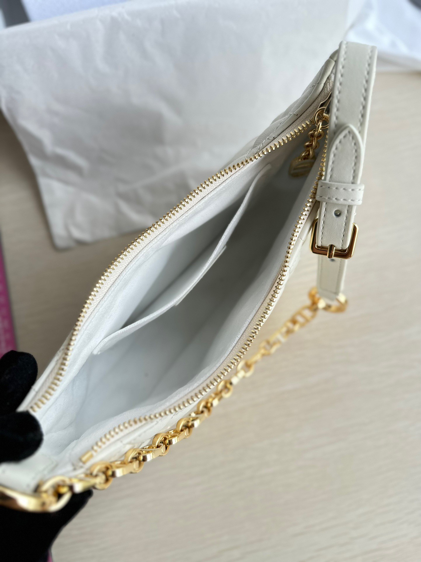 D*or cd lounge bag in white macrocannage lambskin