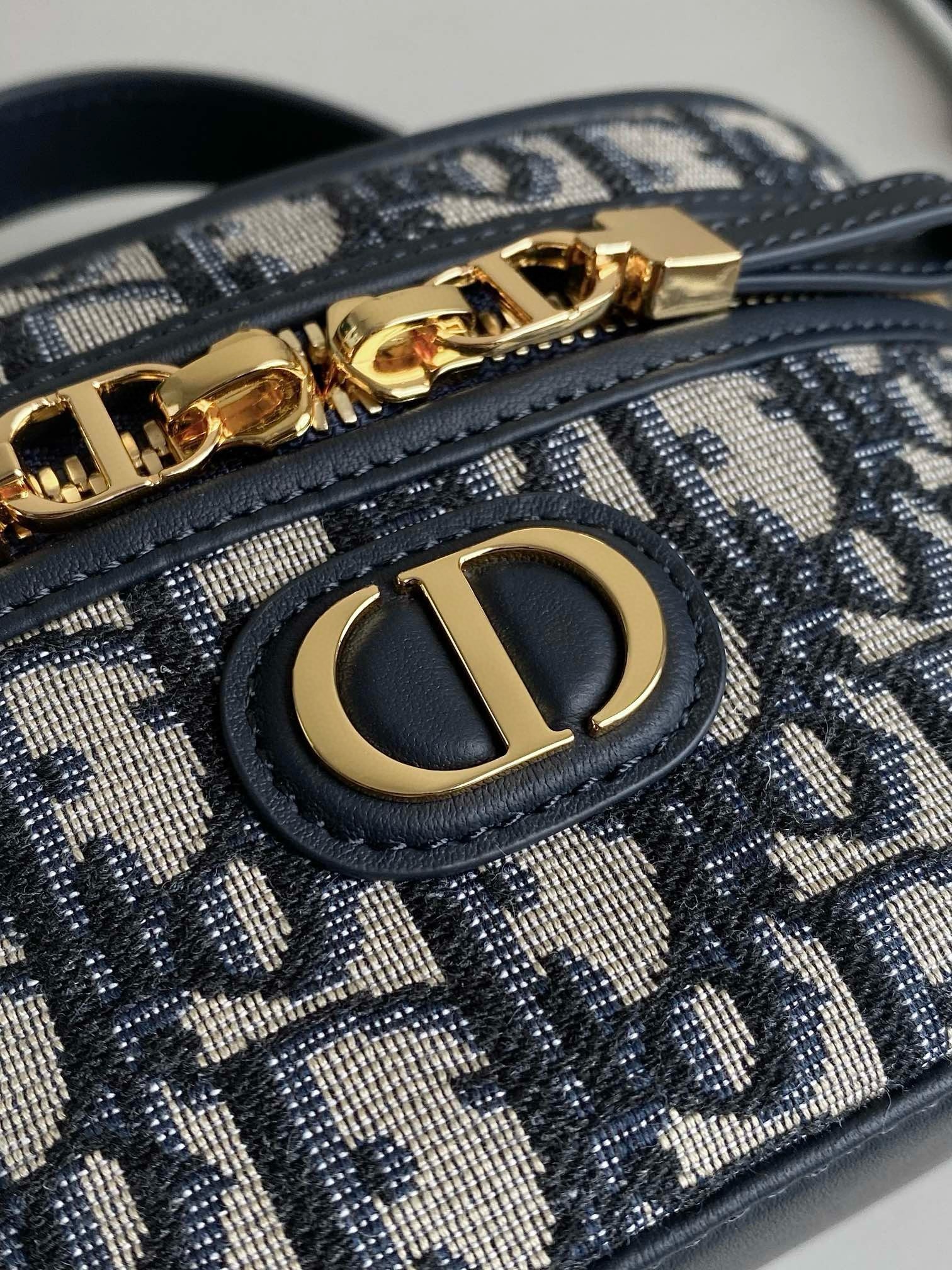 D*or 30 montaigne mini vanity case in blue oblique jacquard
