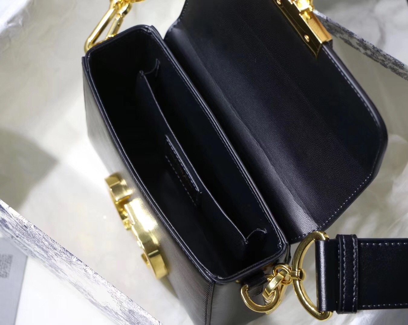 D*or 30 montaigne box bag in black lambskin