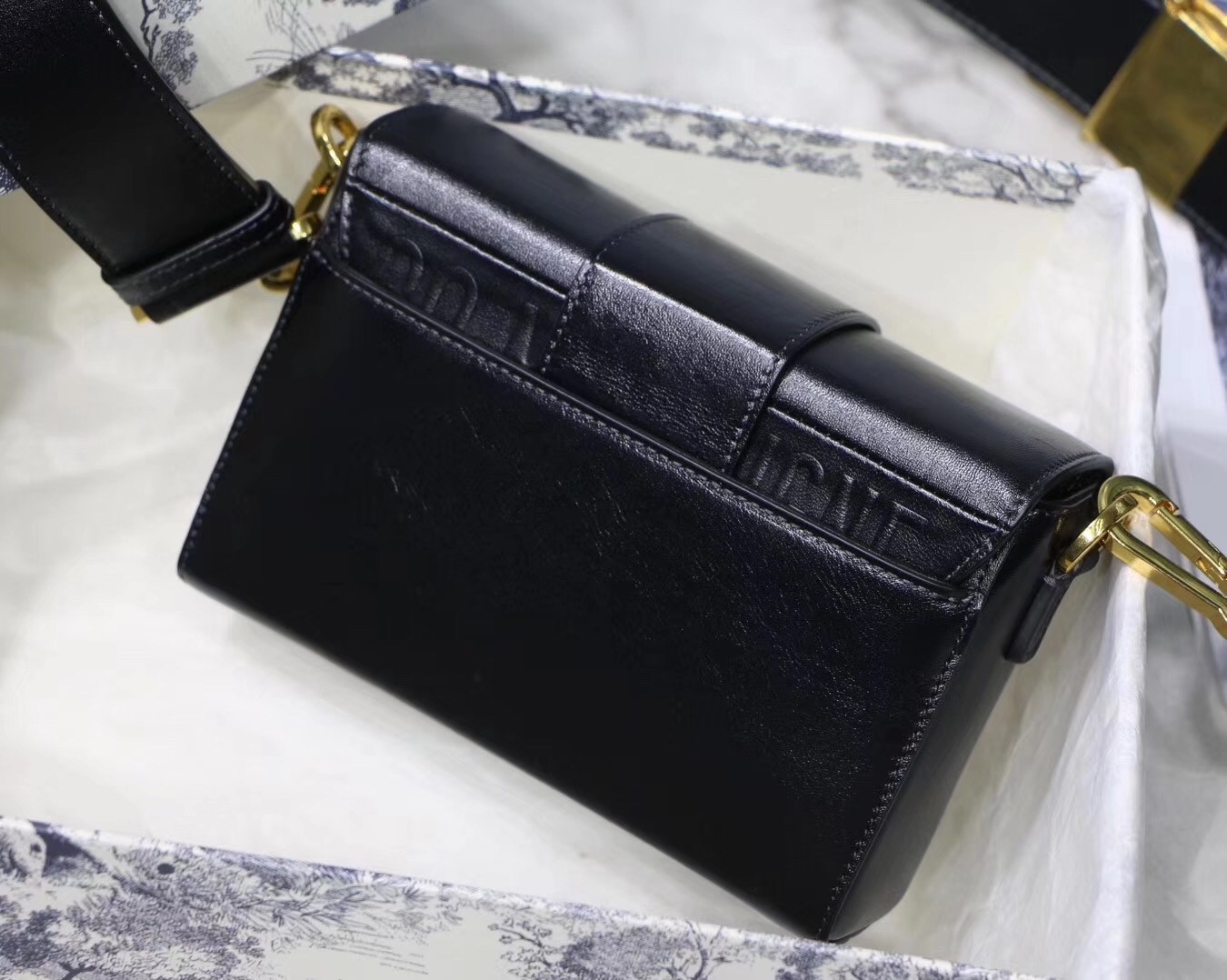 D*or 30 montaigne box bag in black lambskin