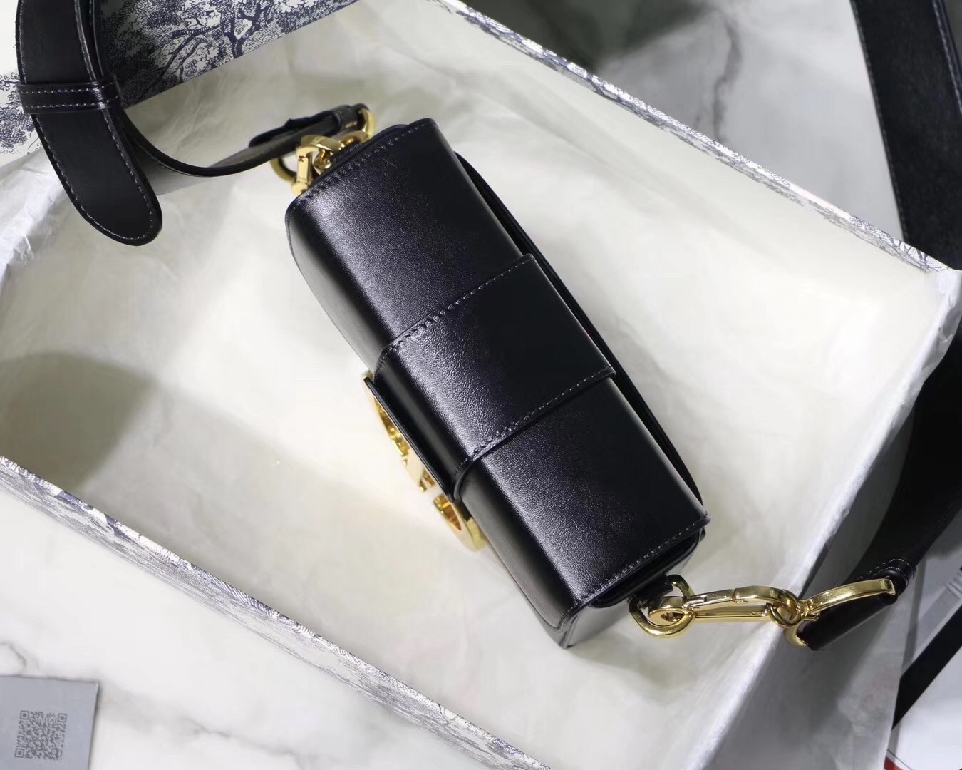 D*or 30 montaigne box bag in black lambskin