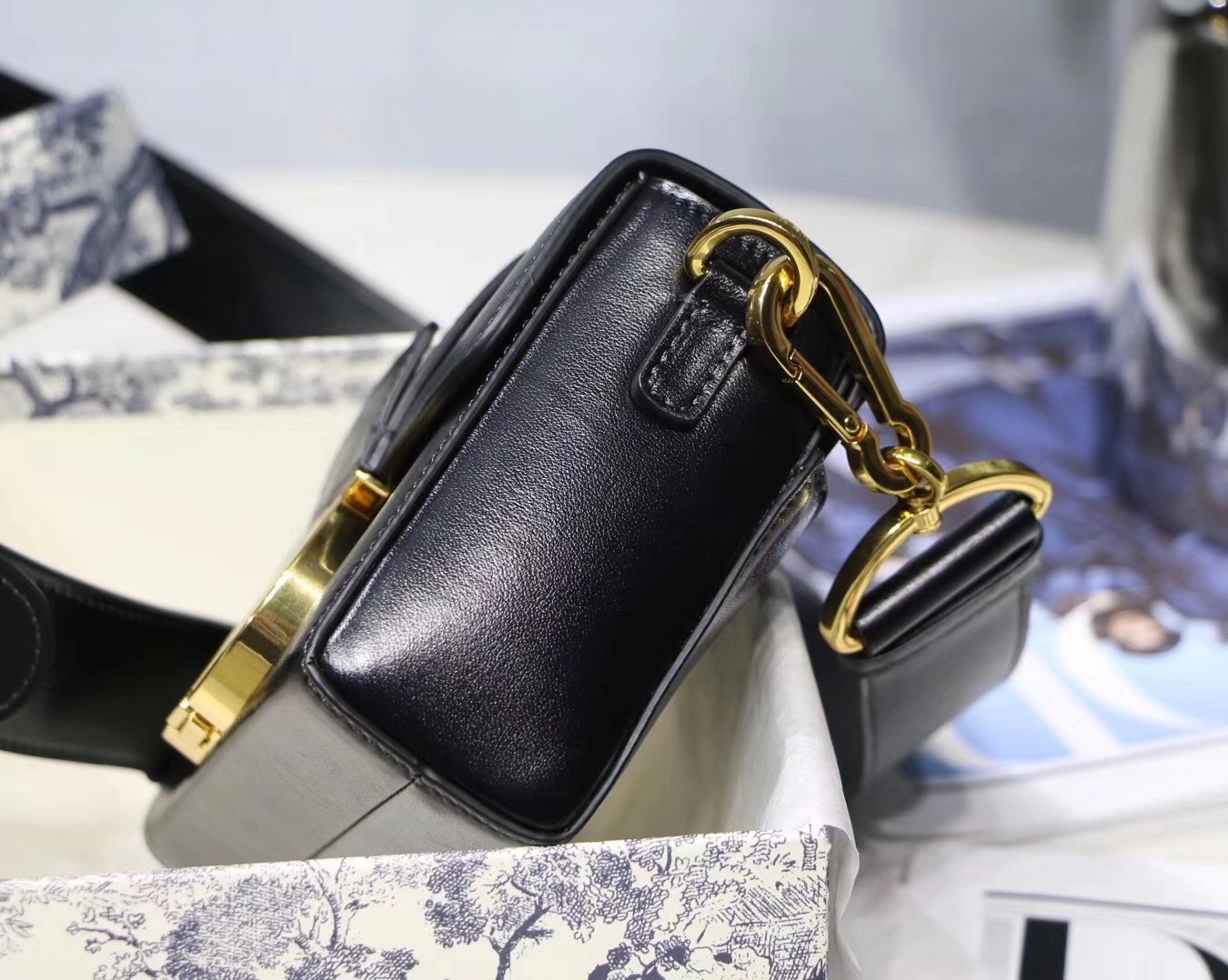 D*or 30 montaigne box bag in black lambskin