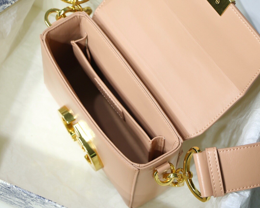 D*or 30 montaigne box bag in powder box calfskin