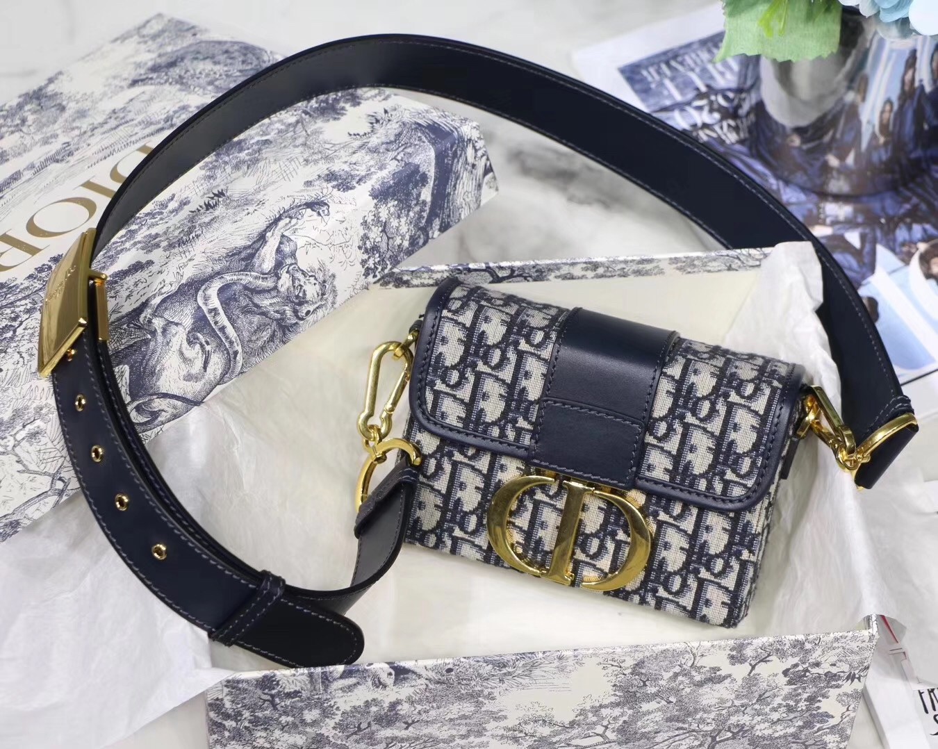 D*or 30 montaigne box bag in blue oblique canvas