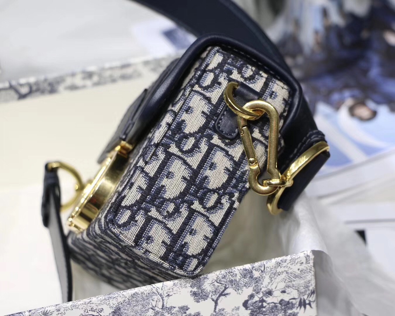D*or 30 montaigne box bag in blue oblique canvas