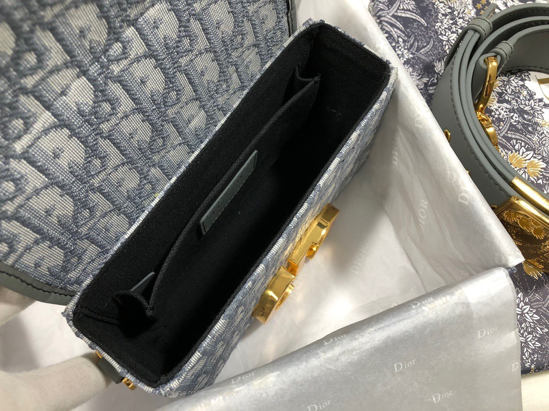 D*or 30 montaigne box bag in gray D*or oblique jacquard