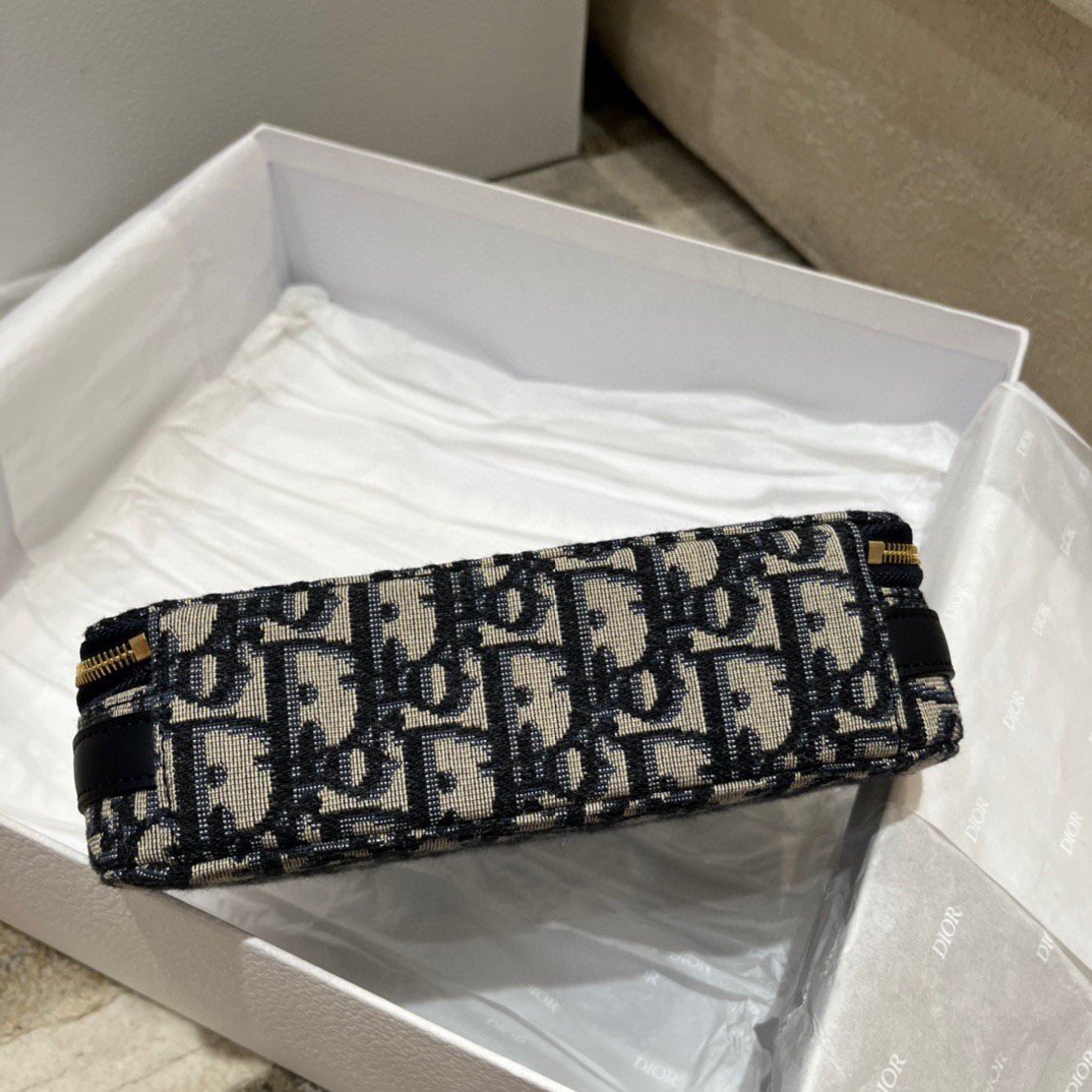 D*or 30 montaigne box bag in blue D*or oblique jacquard