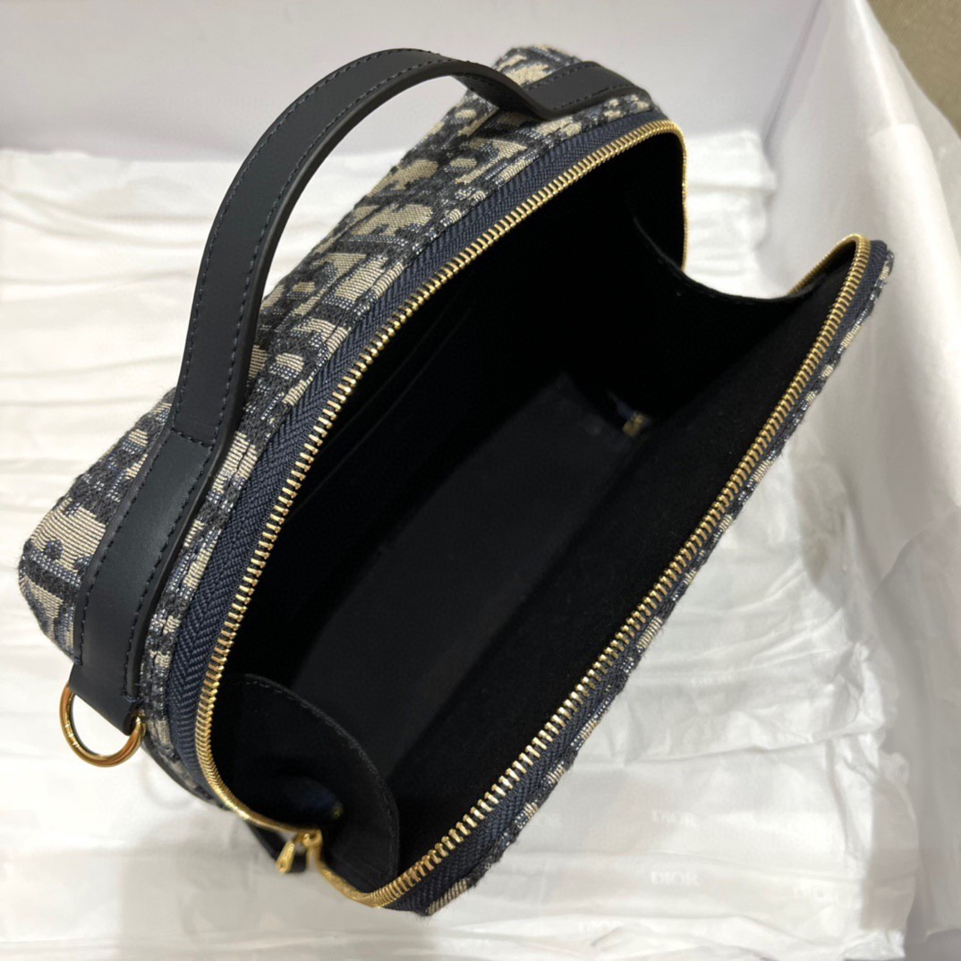 D*or 30 montaigne box bag in blue D*or oblique jacquard
