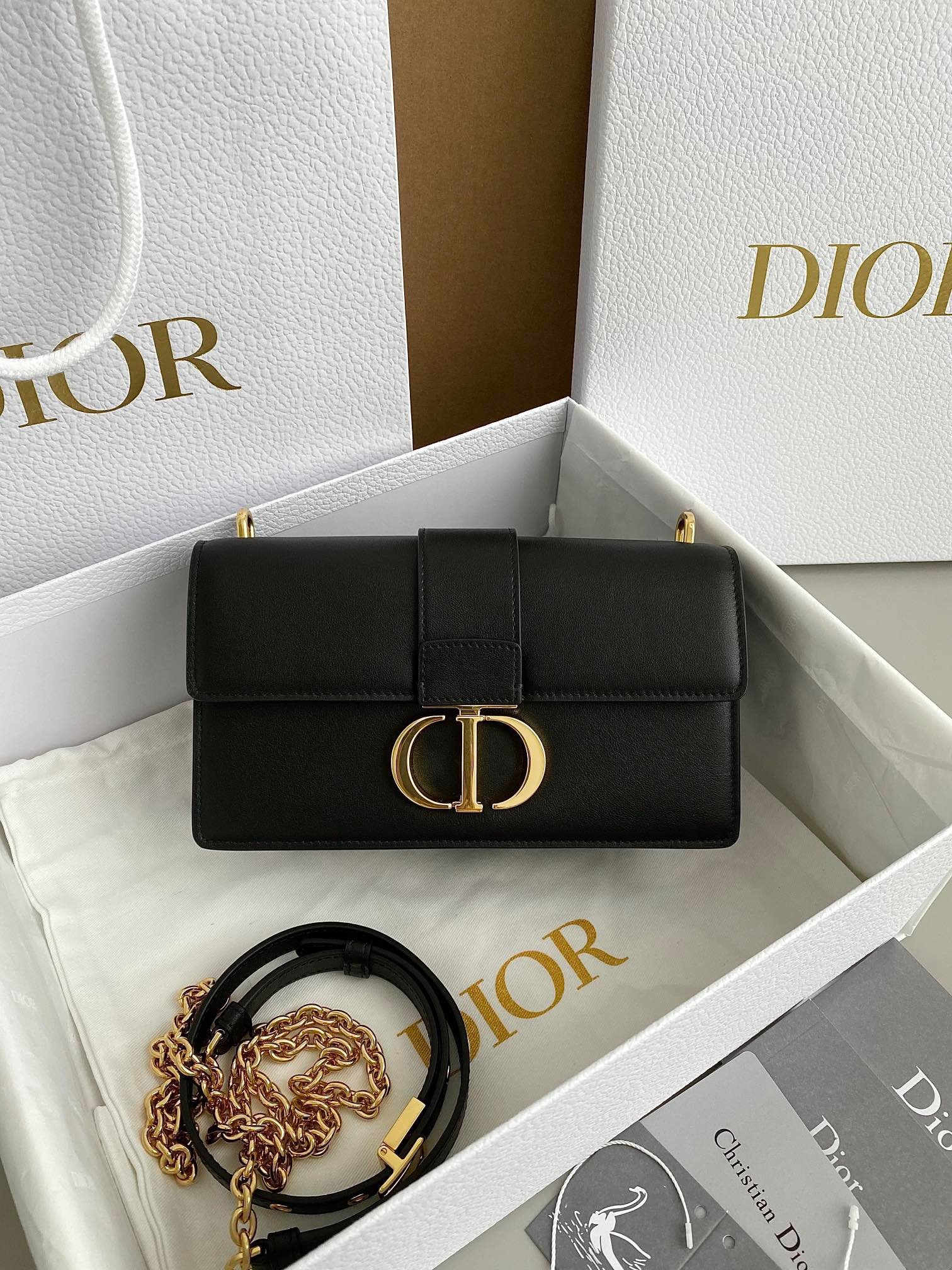 D*or 30 montaigne east-west bag with chain in black calfskin