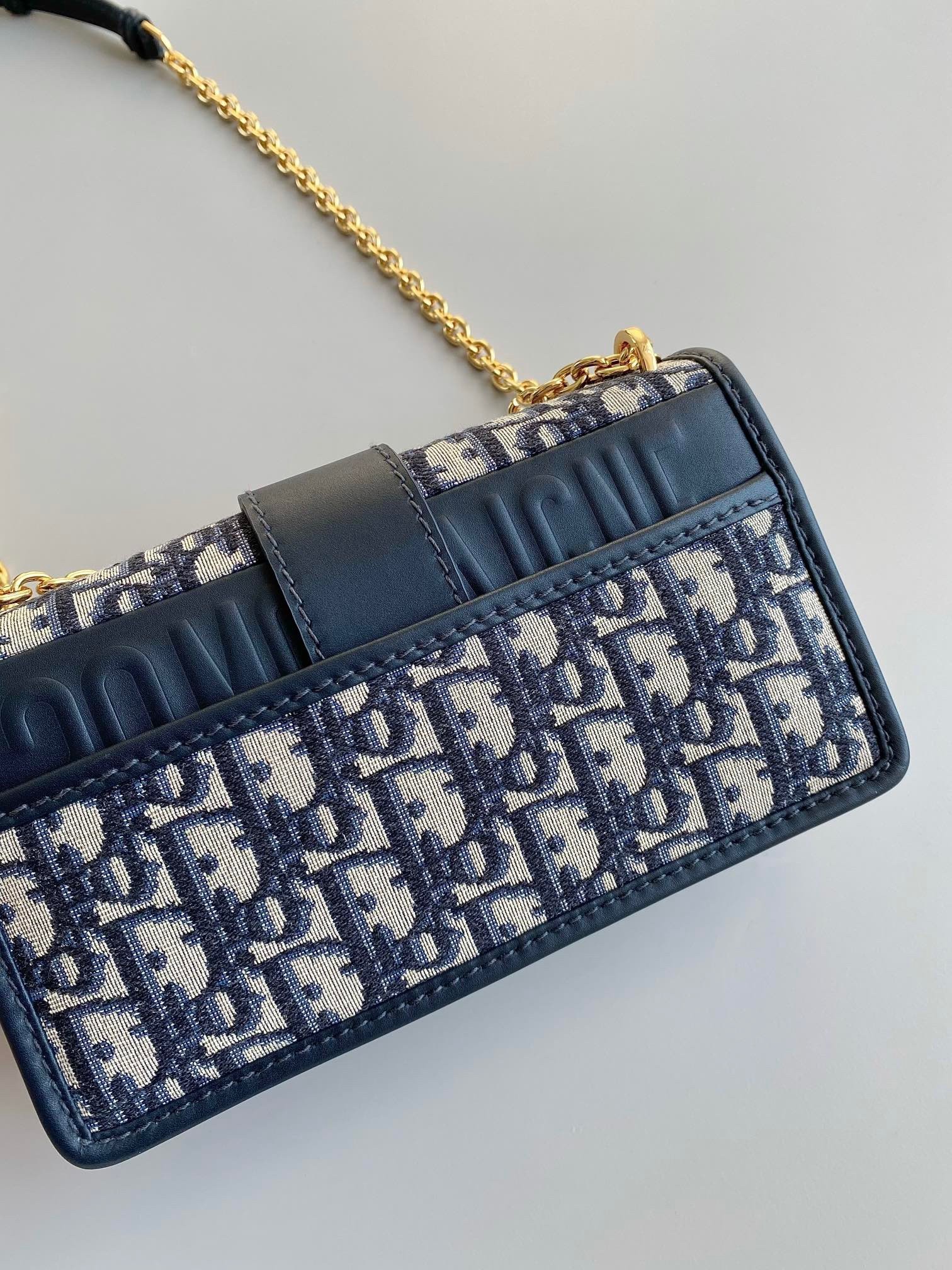 D*or 30 montaigne east-west bag with chain in blue oblique jacquard