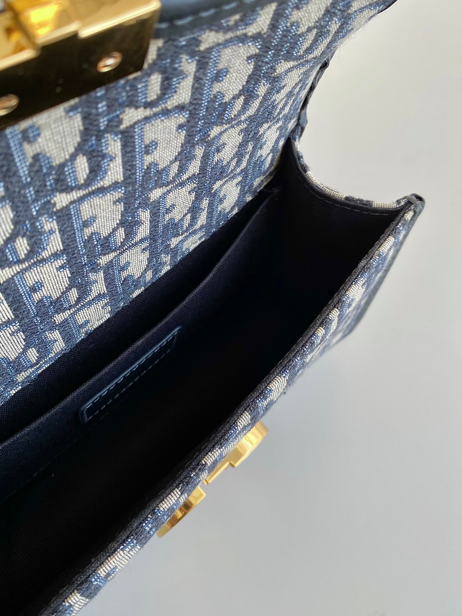 D*or 30 montaigne east-west bag with chain in blue oblique jacquard