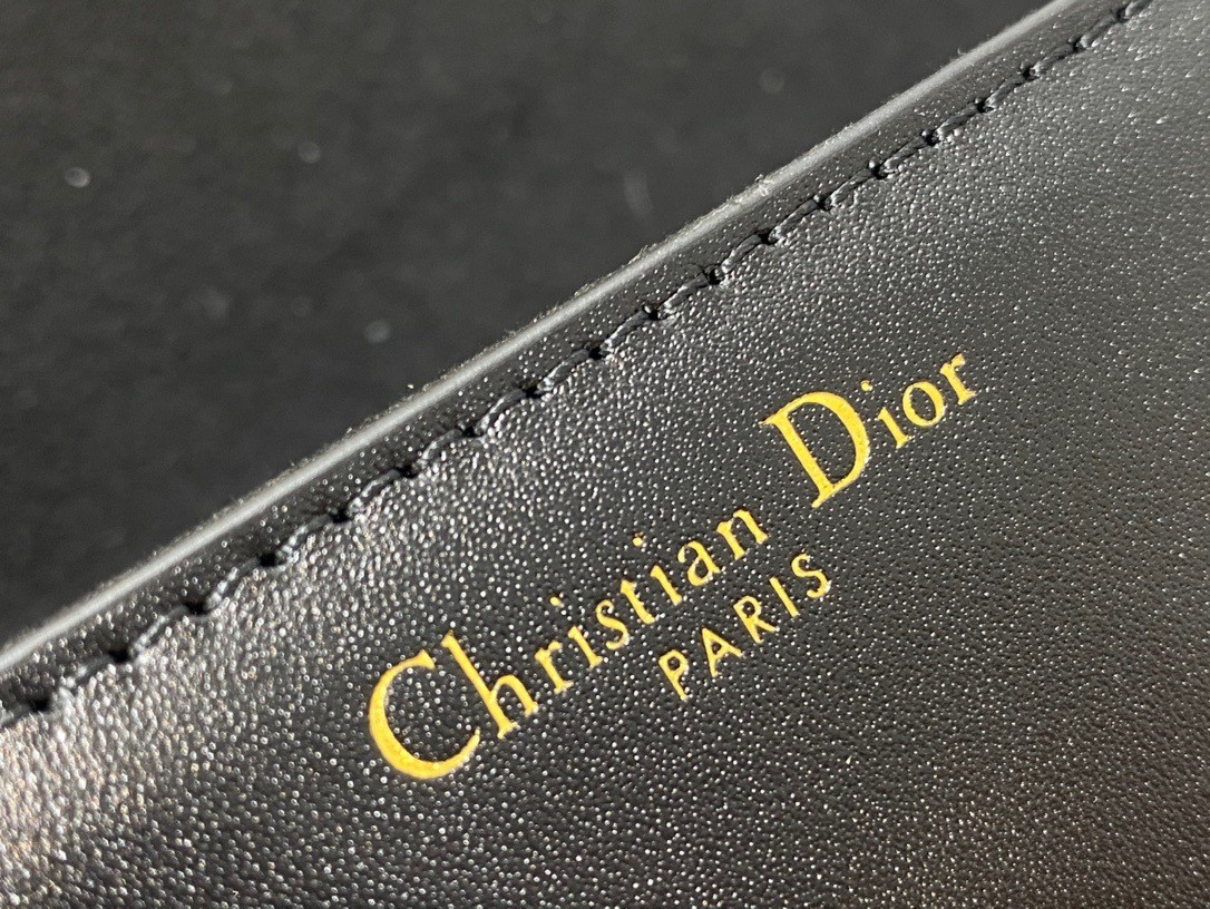 D*or 30 montaigne avenue bag in black box calfskin