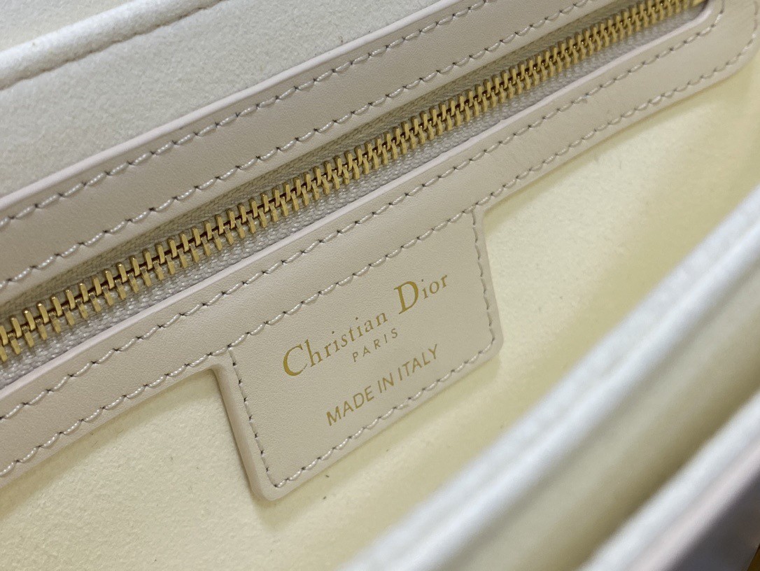 D*or 30 montaigne avenue bag in white box calfskin