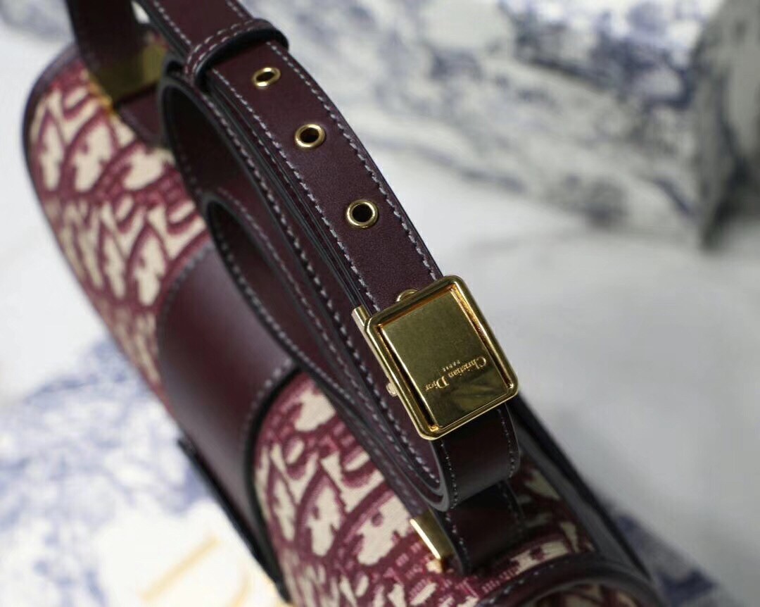 D*or 30 montaigne bag in burgundy oblique jacquard canvas