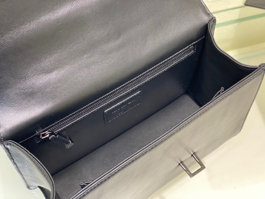 D*or 30 montaigne chain bag with handle in black lambskin