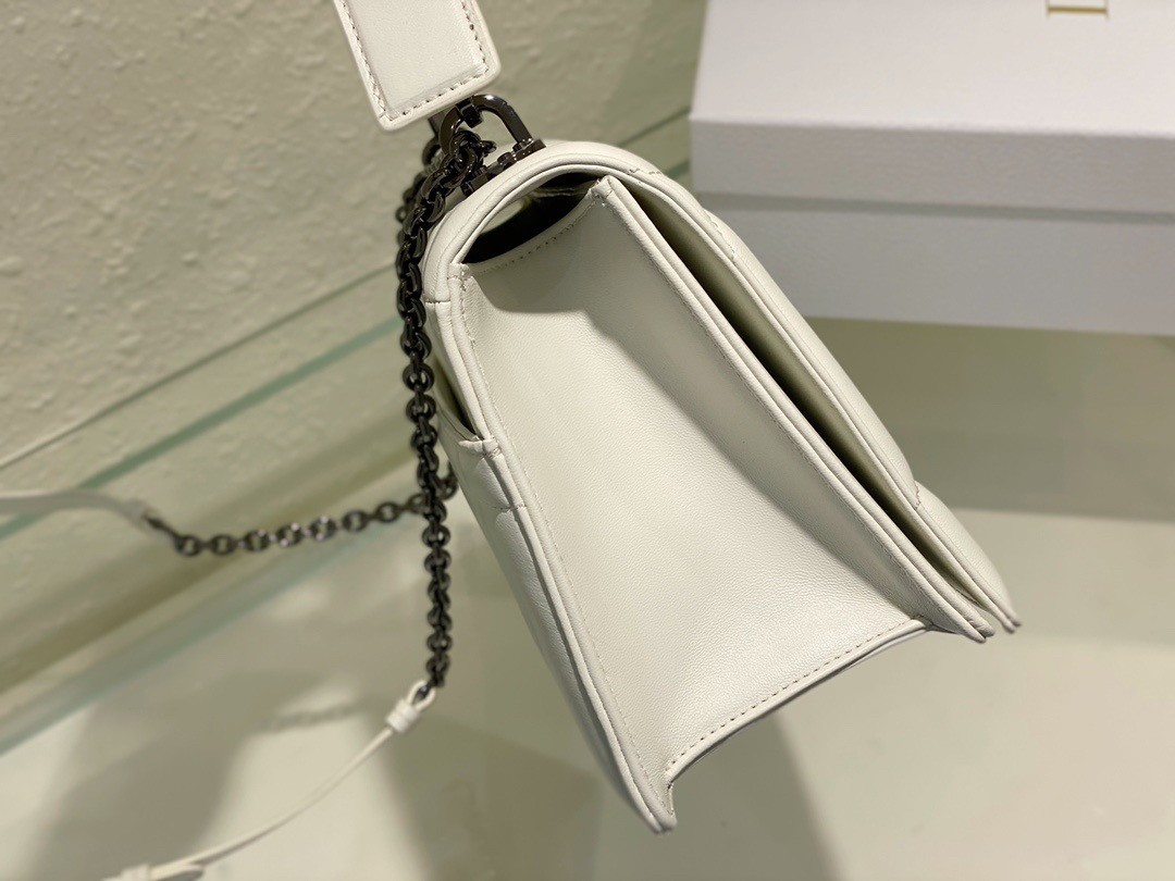 D*or 30 montaigne chain bag with handle in white lambskin