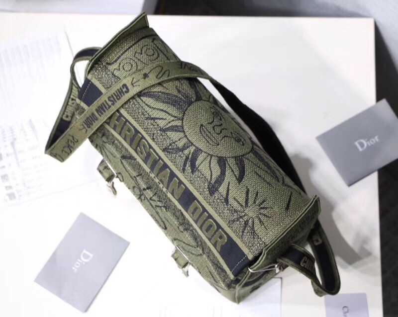 D*or D*orcamp messenger bag in green embroidered canvas