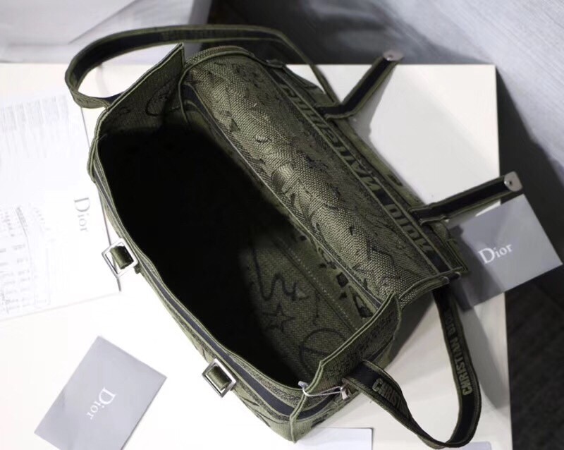 D*or D*orcamp messenger bag in green embroidered canvas