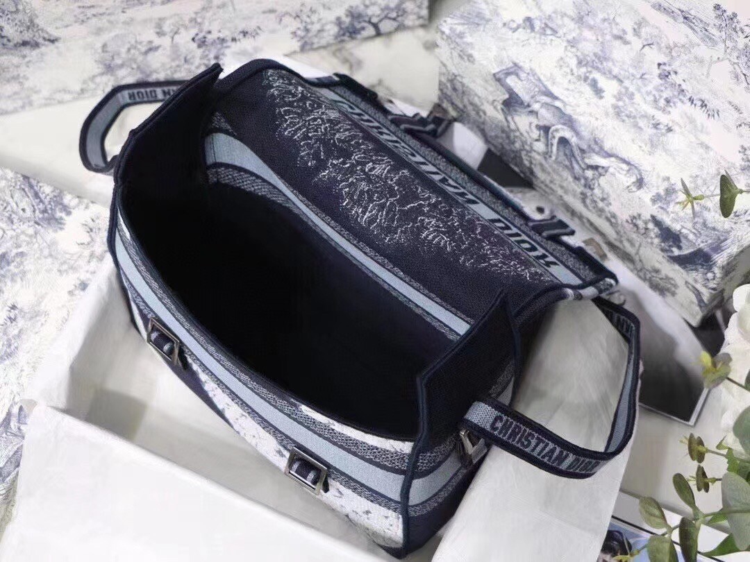 D*or D*orcamp messenger bag in multicolor tie embroidery