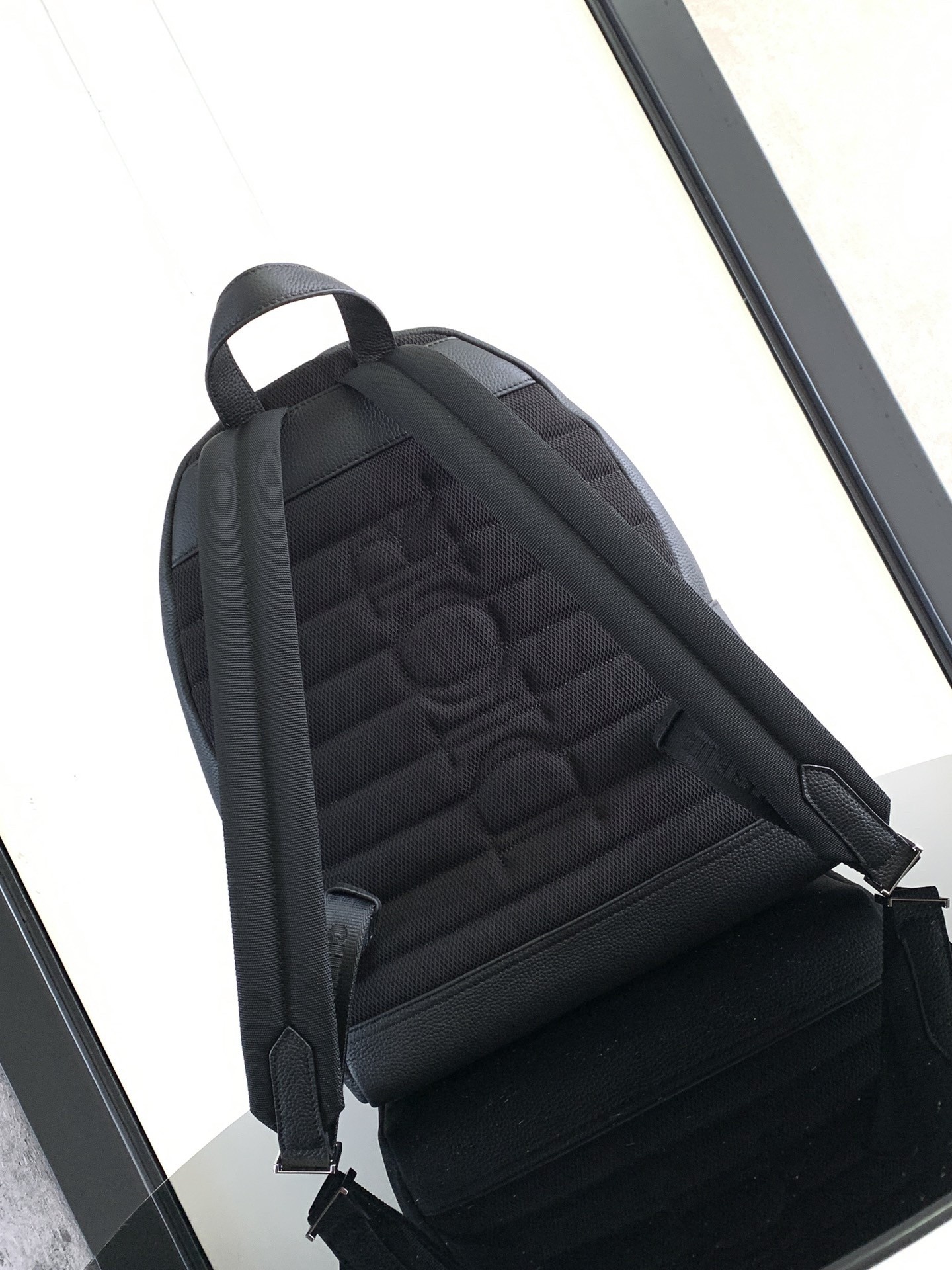 D*or rider 2.0 zipped backpack in black gravity leather