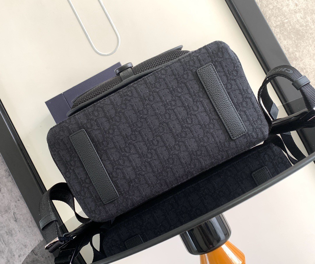 D*or 8 backpack in black D*or oblique jacquard
