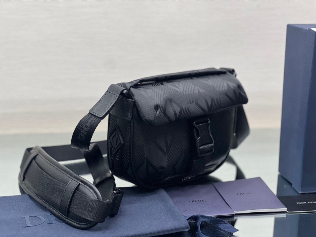 D*or explorer pouch in black cd diamond mirage ski capsule nylon