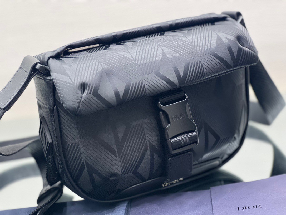 D*or explorer pouch in black cd diamond mirage ski capsule nylon