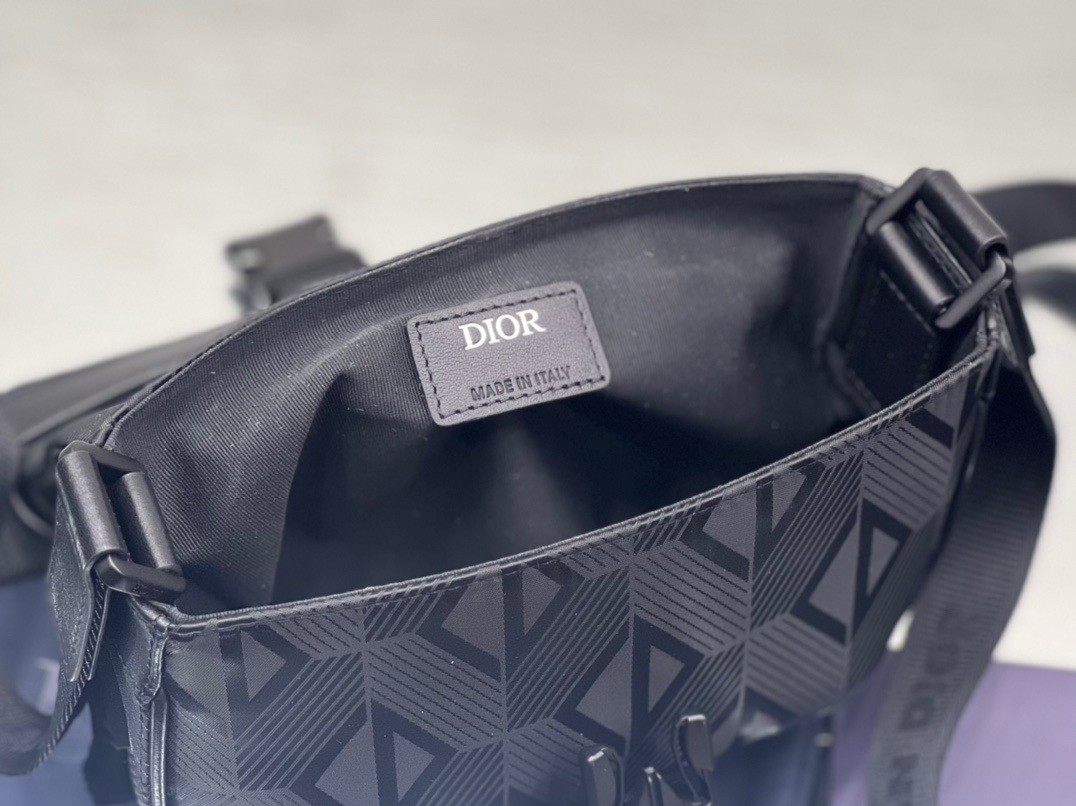 D*or explorer pouch in black cd diamond mirage ski capsule nylon