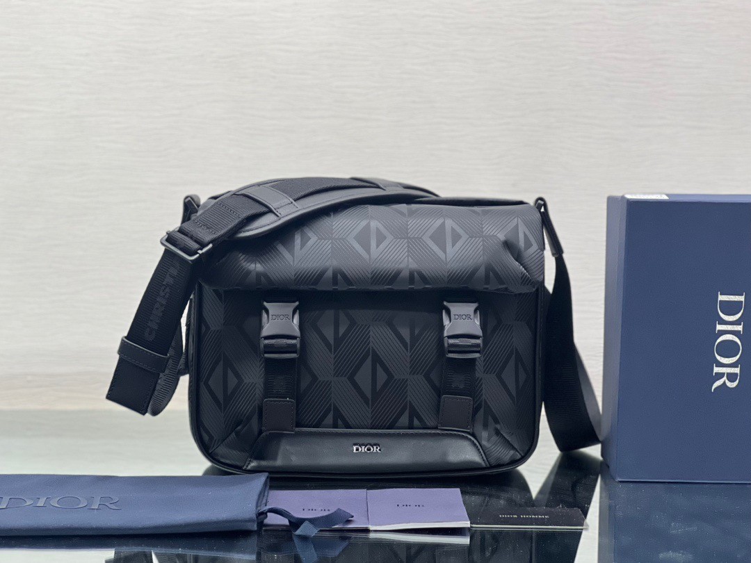 D*or explorer messenger bag in black cd diamond mirage ski capsule nylon
