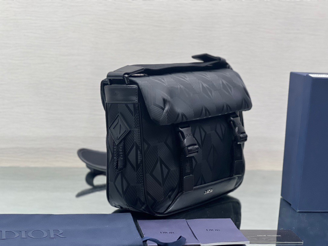 D*or explorer messenger bag in black cd diamond mirage ski capsule nylon