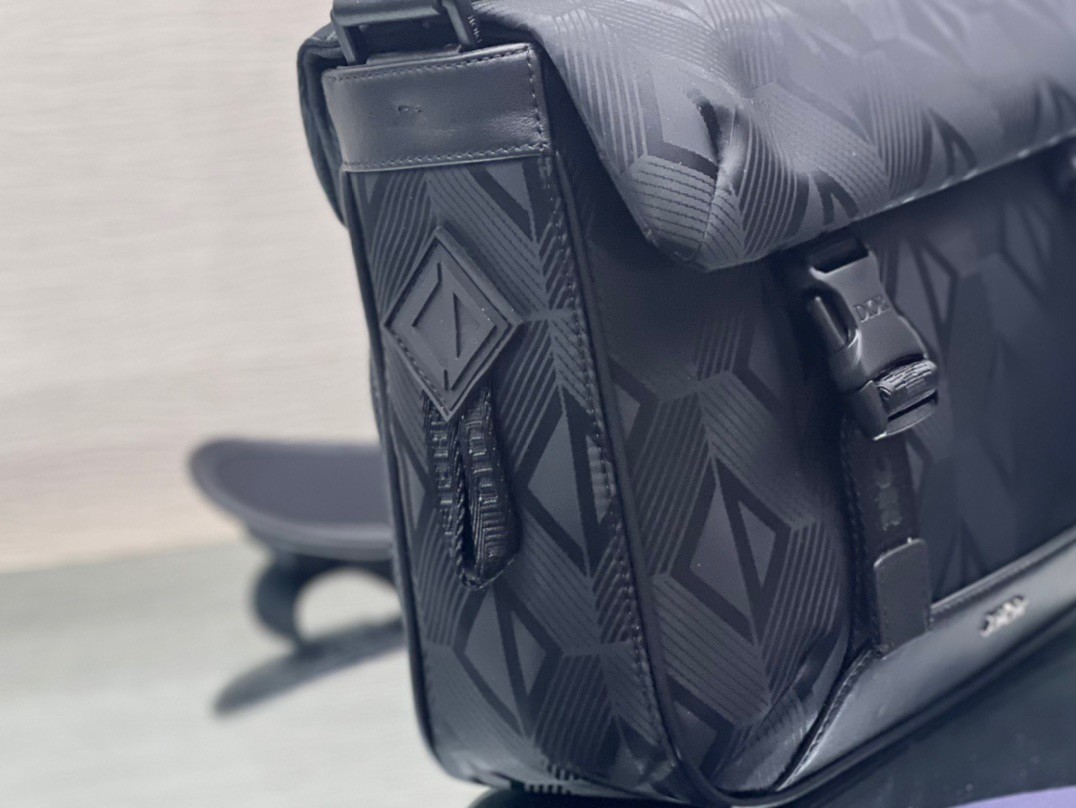 D*or explorer messenger bag in black cd diamond mirage ski capsule nylon