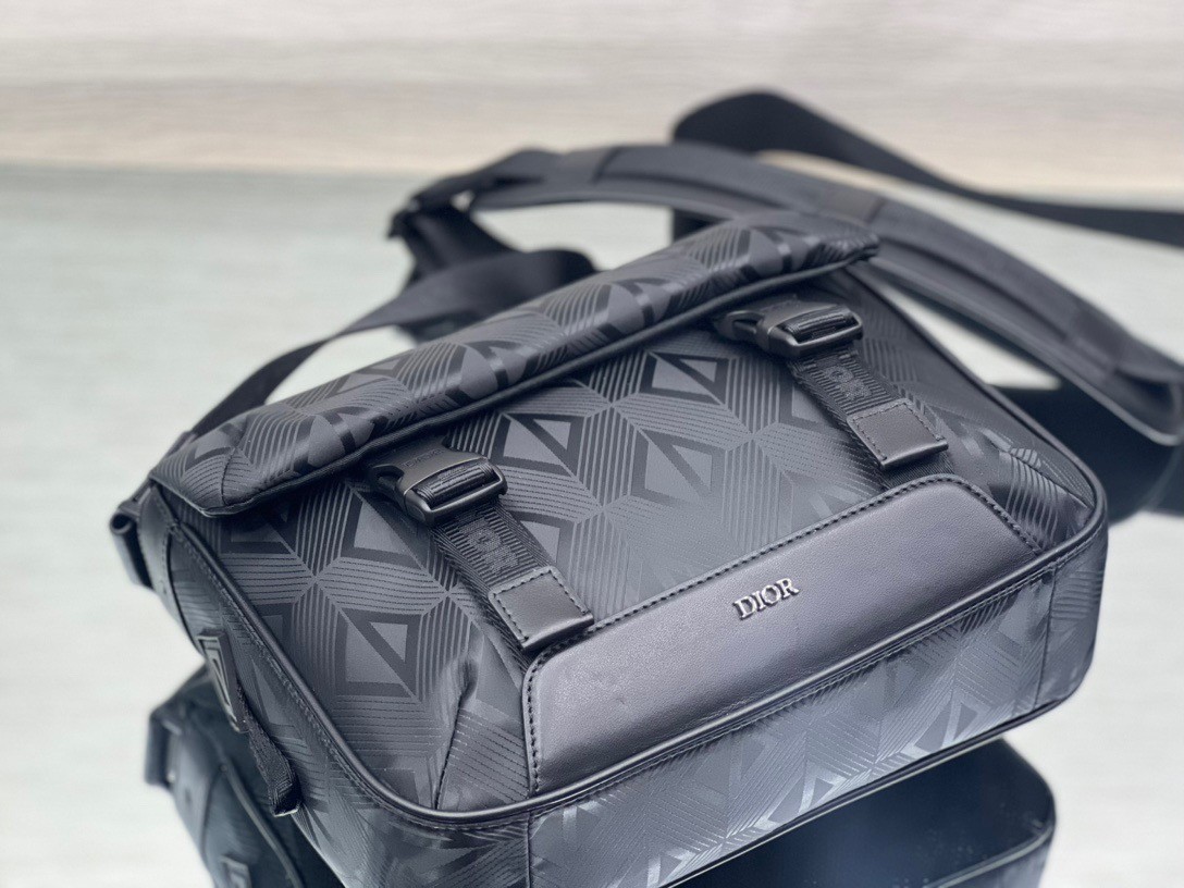 D*or explorer messenger bag in black cd diamond mirage ski capsule nylon