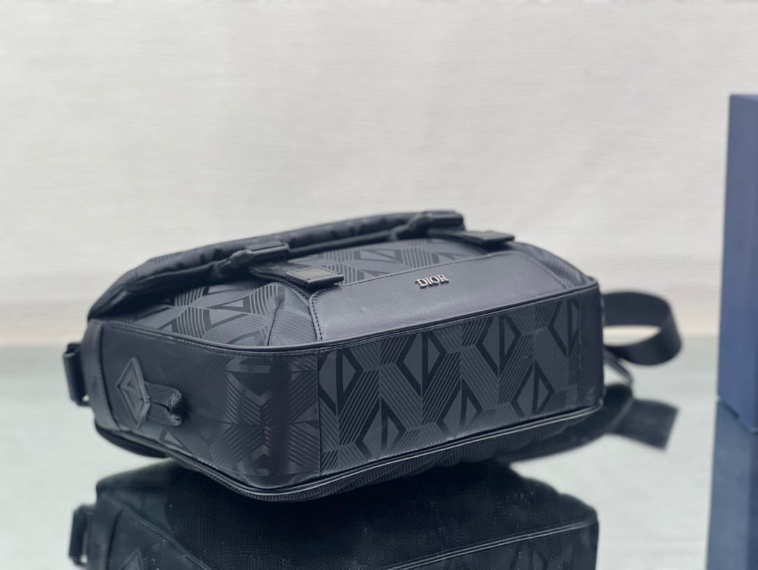 D*or explorer messenger bag in black cd diamond mirage ski capsule nylon