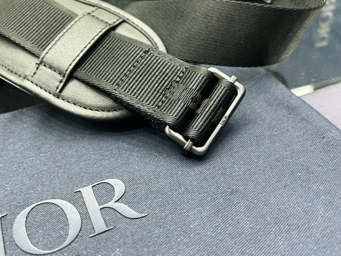 D*or explorer messenger bag in black cd diamond mirage ski capsule nylon