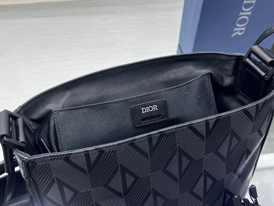D*or explorer messenger bag in black cd diamond mirage ski capsule nylon