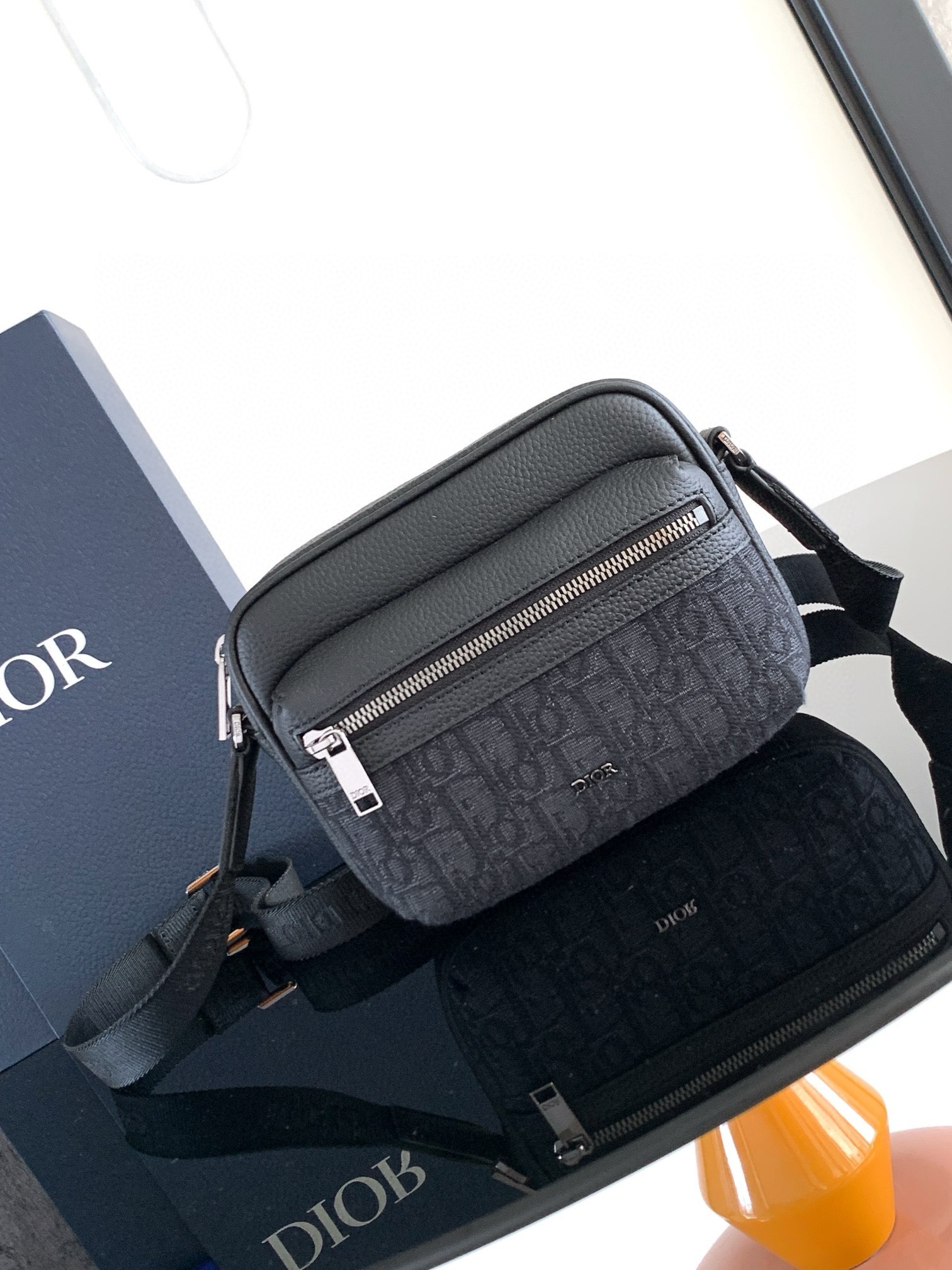 D*or mini rider 2.0 zipped messenger bag in black oblique with black leather