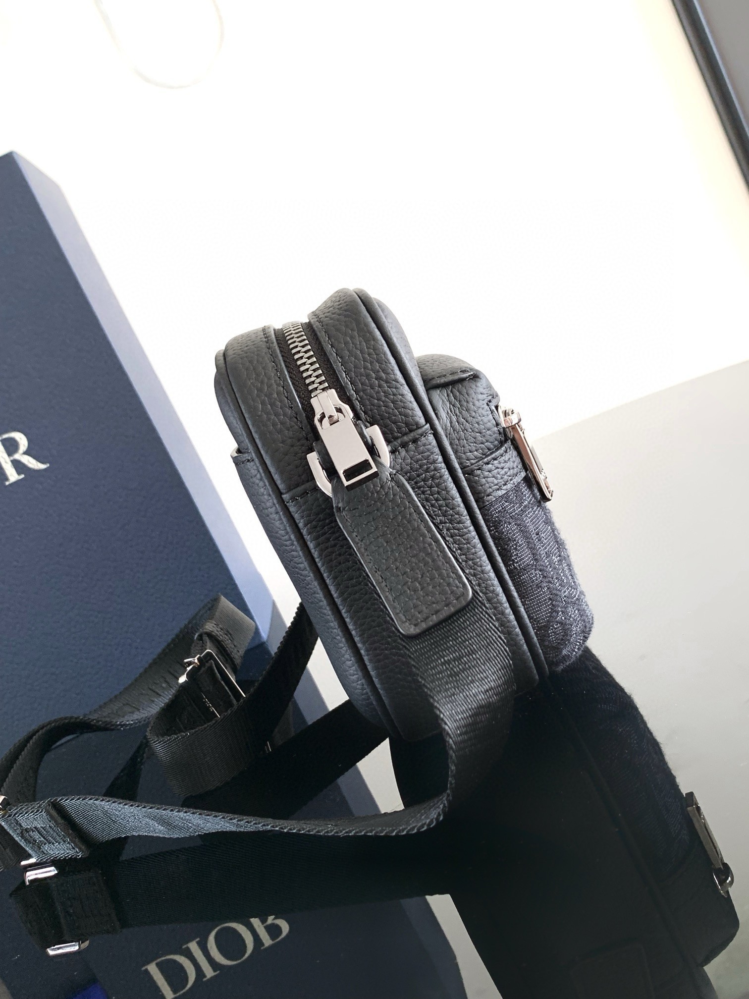 D*or mini rider 2.0 zipped messenger bag in black oblique with black leather