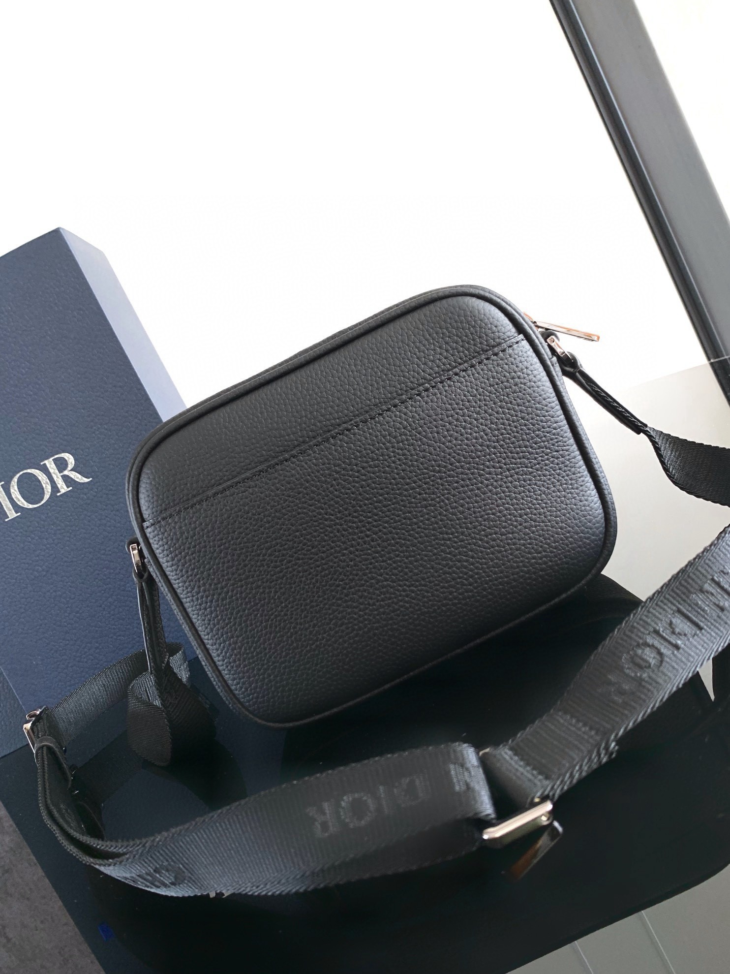 D*or mini rider 2.0 zipped messenger bag in black oblique with black leather