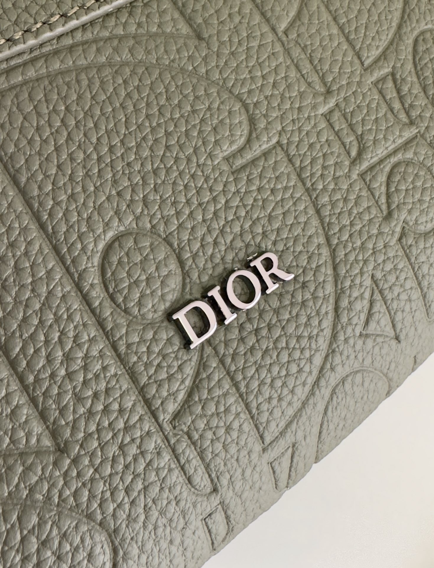 D*or rider 2.0 zipped messenger bag in khaki gravity leather