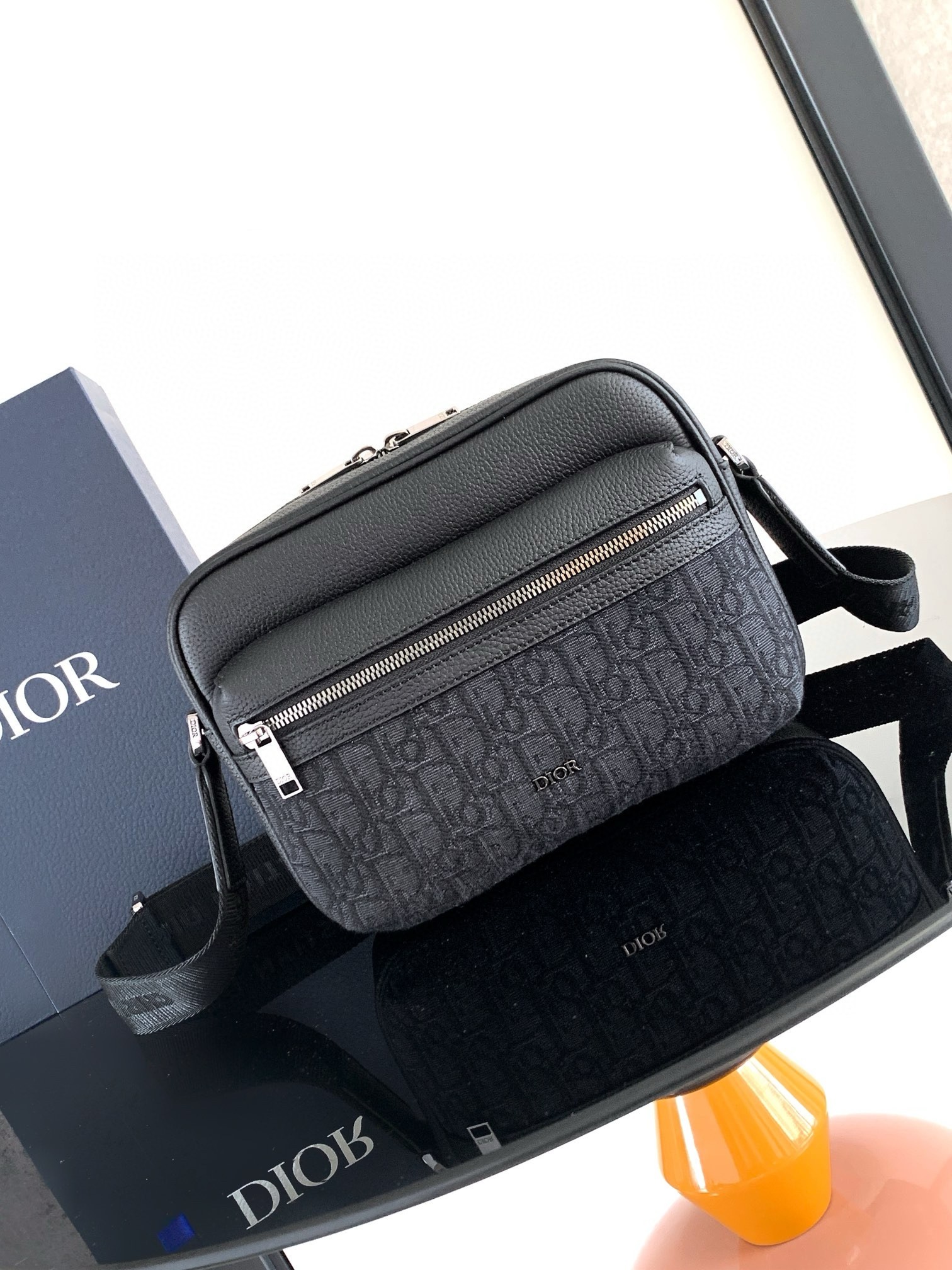 D*or rider 2.0 zipped messenger bag in black oblique with black leather