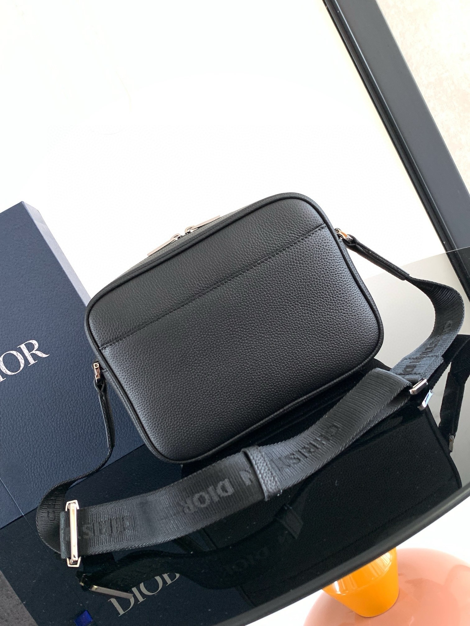 D*or rider 2.0 zipped messenger bag in black oblique with black leather