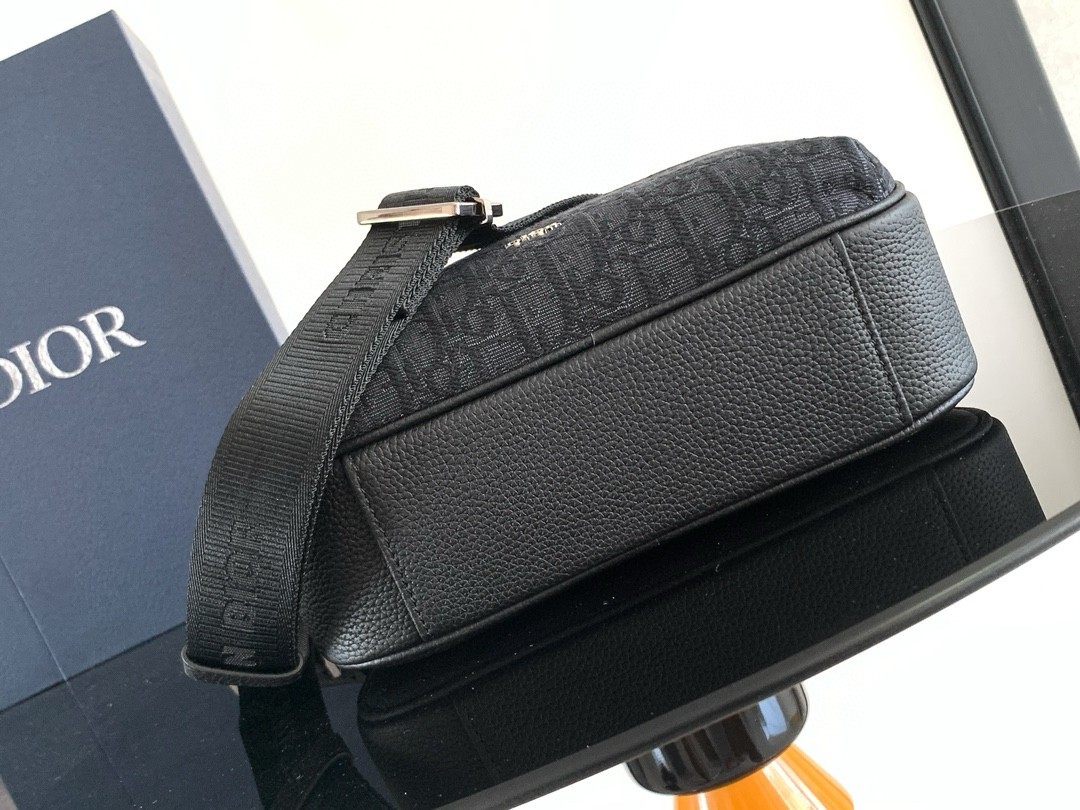 D*or rider 2.0 zipped messenger bag in black oblique with black leather
