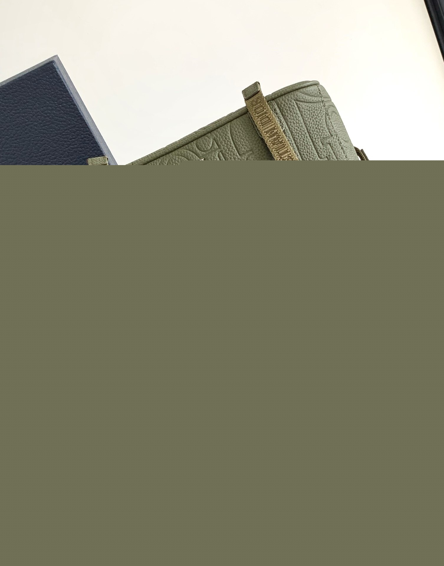 D*or hit the road flap messenger bag in khaki gravity leather