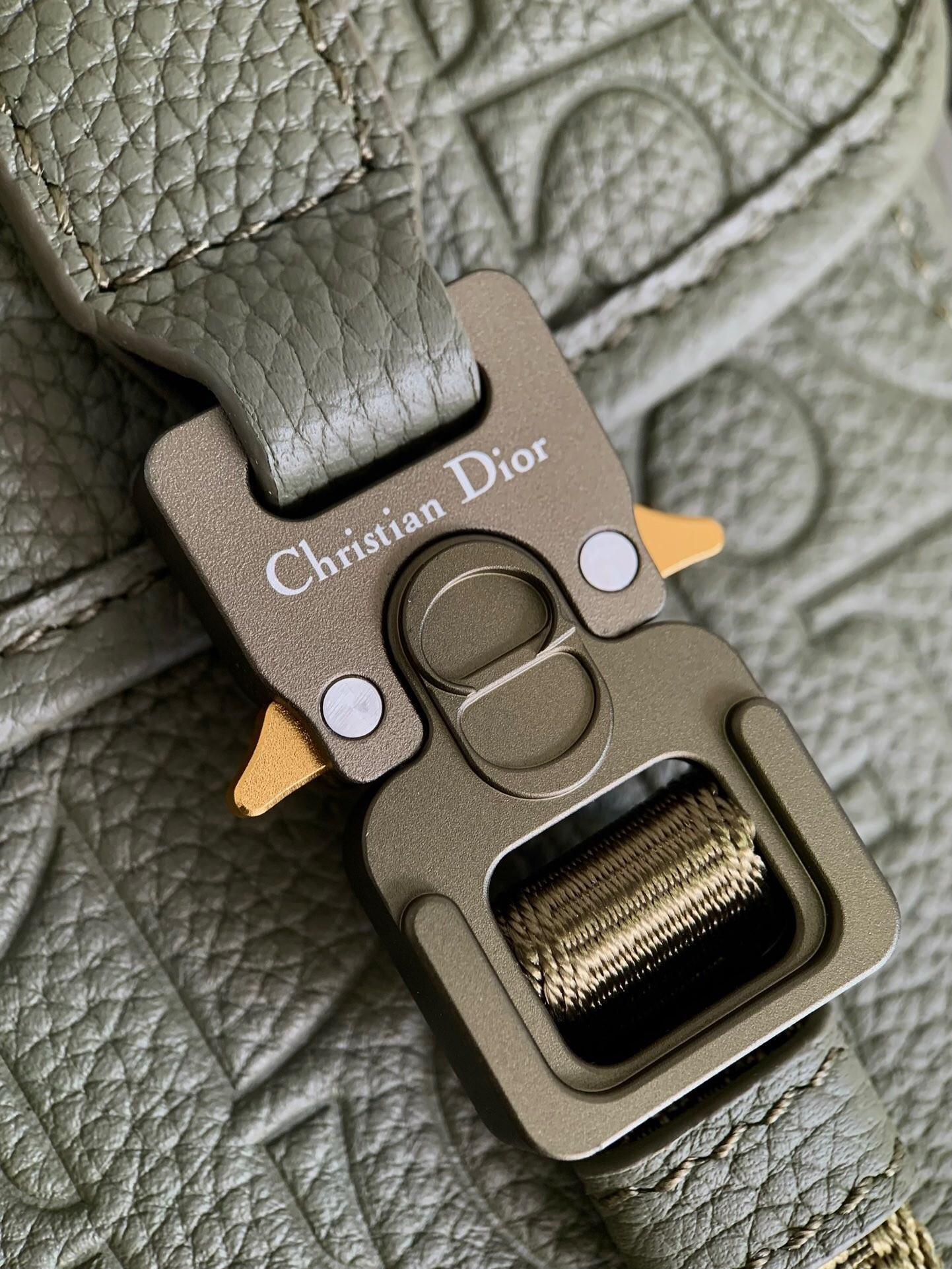 D*or hit the road flap messenger bag in khaki gravity leather