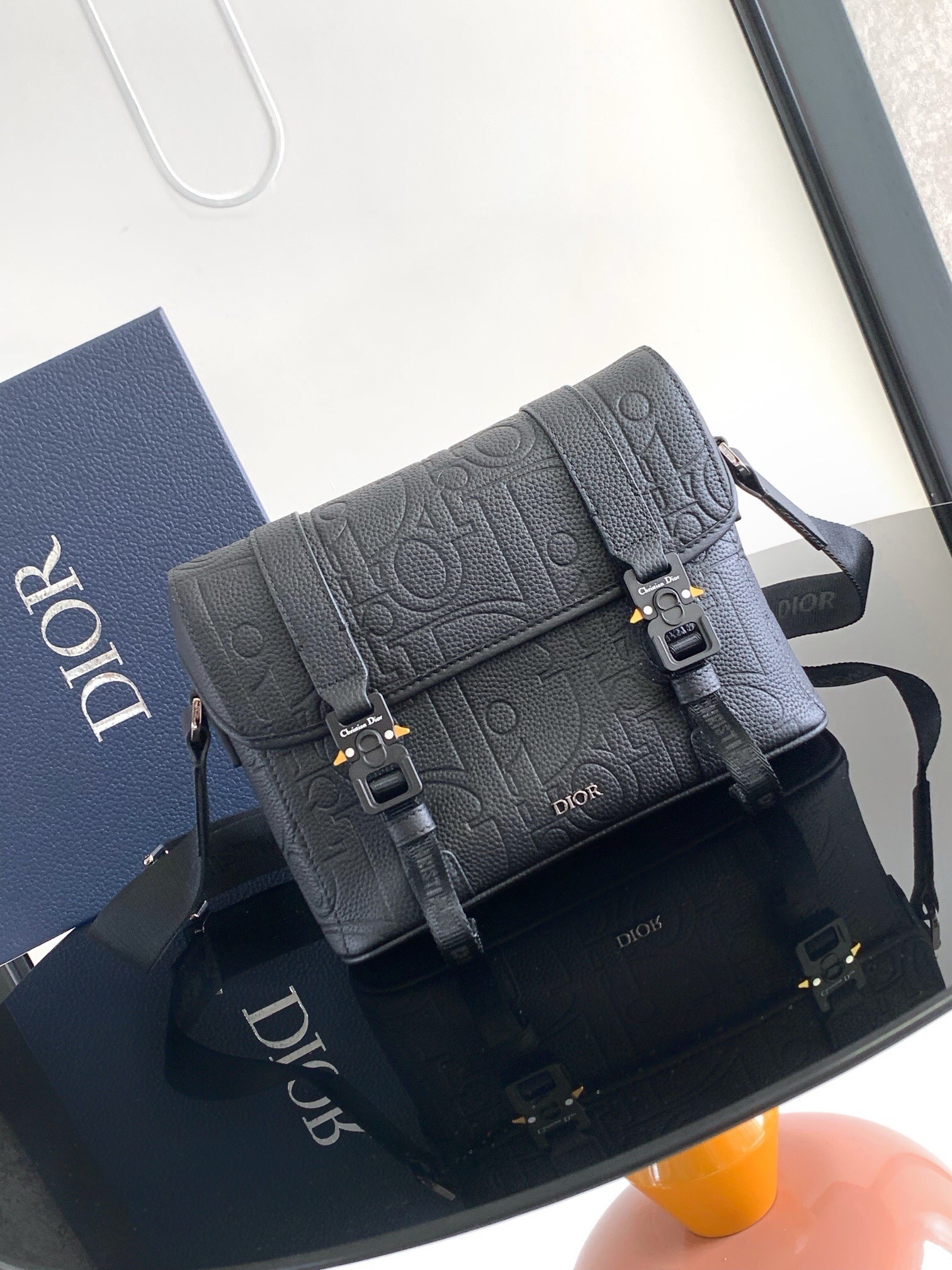 D*or hit the road flap messenger bag in black gravity leather