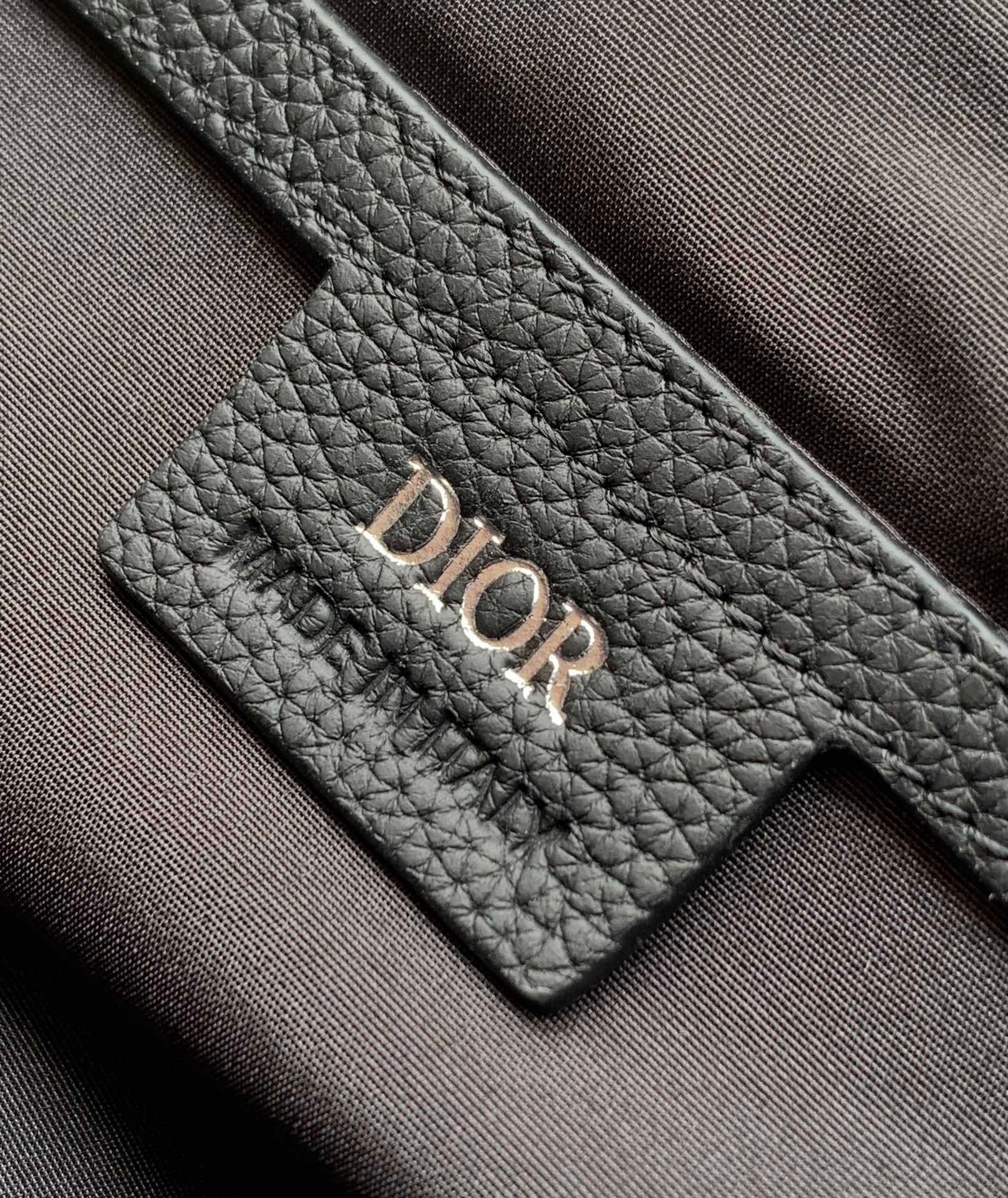 D*or hit the road flap messenger bag in black gravity leather
