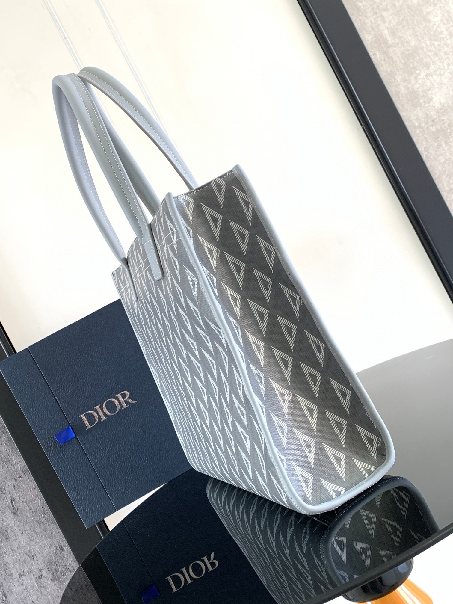 D*or safari tote bag in grey cd diamond canvas