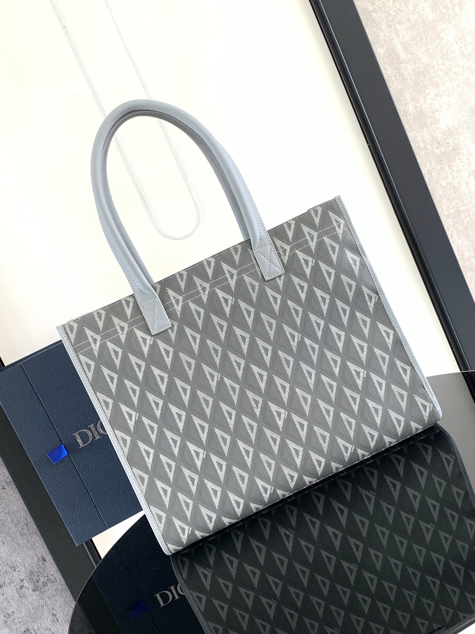 D*or safari tote bag in grey cd diamond canvas